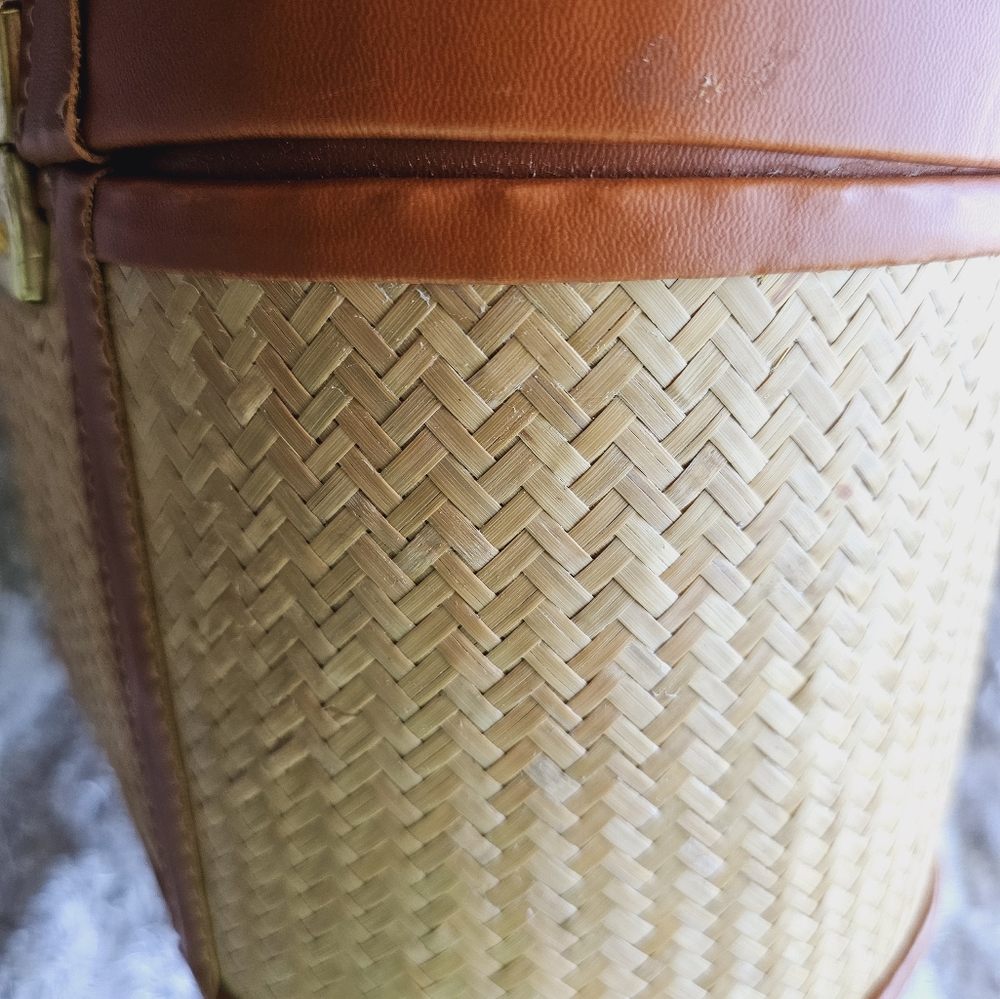 Cosmetic/Handbag - Picture 6 of 9
